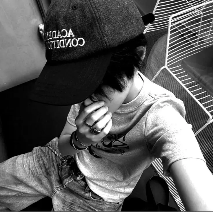 Y2K PFP boy flash photography streetwear