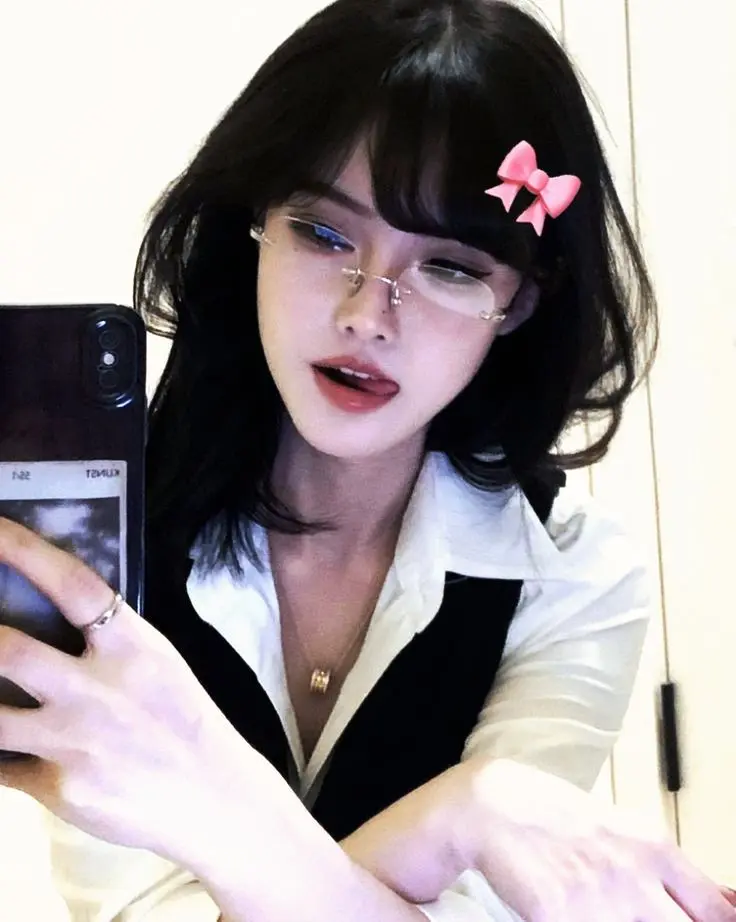 Y2K PFP Discord high contrast retro internet