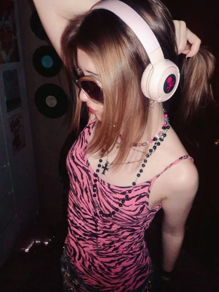 Y2K PFP McBling rhinestones hot pink